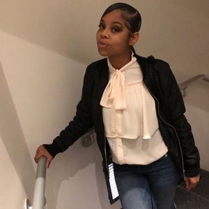 Meet your Posher, Crystal